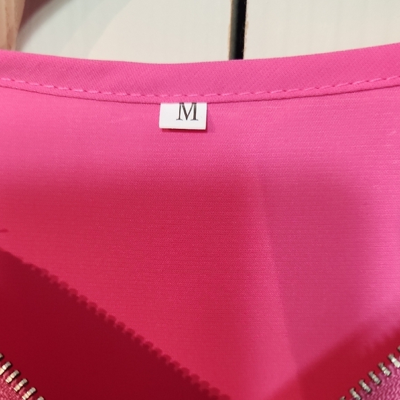 Pink Round Neck 1/2 zip Blouse size Medium - Picture 4 of 6